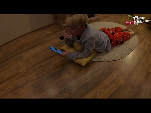 ❤️ Gekke blonde sûgje Enorme lul dy't derop sûgje en stuiterje - Anale seks ❌ Anale porno by wy